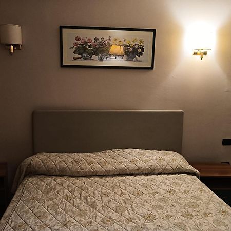Luxury Rooms Corso Рим Екстериор снимка